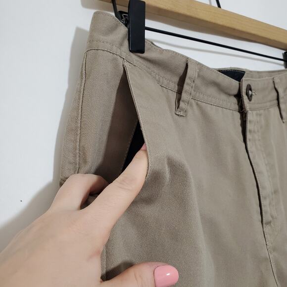 Volcom | Tan Khaki Chino Shorts 9" Inseam - Picture 4 of 8